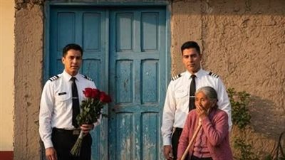 باعت بيتها وأرضها لتعلّم أبناءها… وبعد 20 سنة عادوا بطائرات وأخذوها لمكان أبكاها!