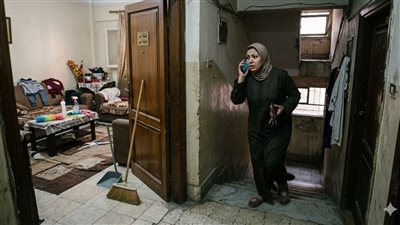 انا ساكنه في بيت عيله 
